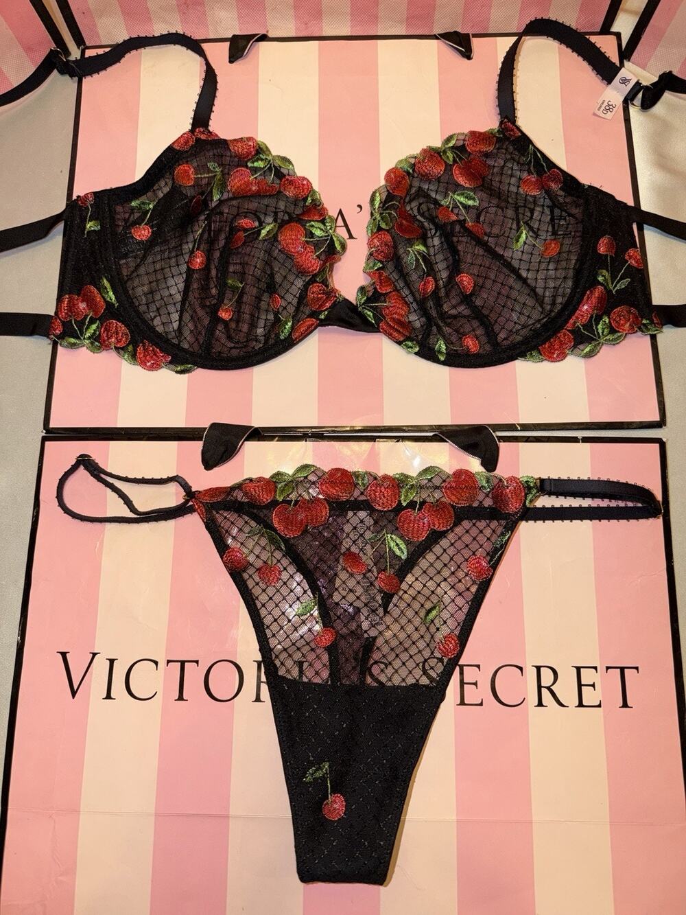 Victoria's Secret Bra Very Sexy & Thong 34DDD Medium Cherry Print